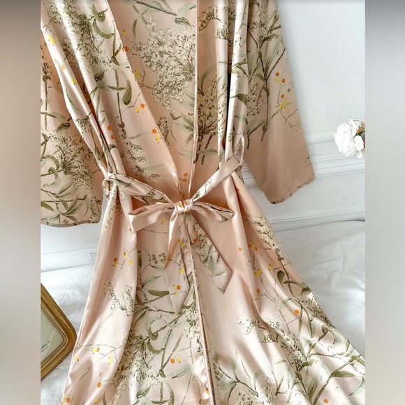 Other - Beautiful satin robe
